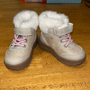 Carter’s toddler size 5 boots. Worn once. Excellent condition.